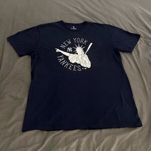 New York Yankees Statue of Liberty t-shirt